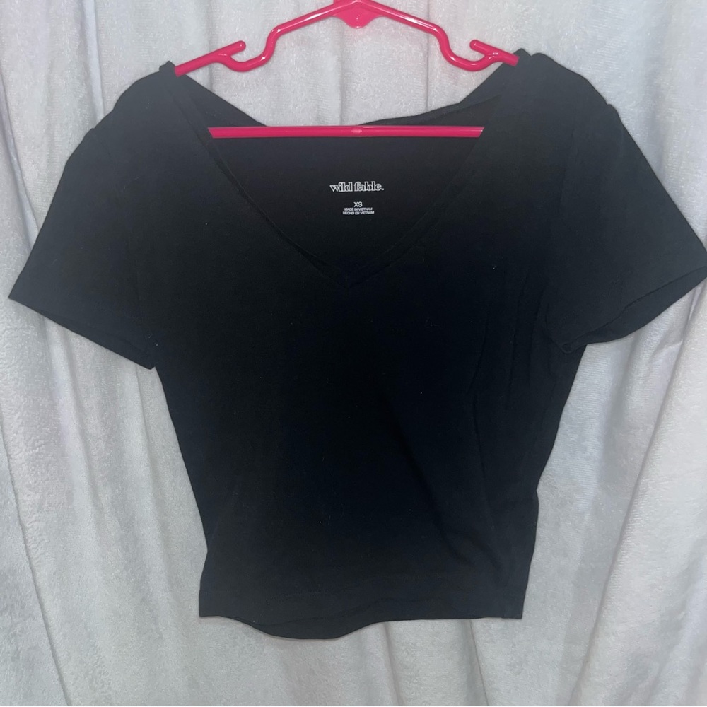 Wild Fable crop juniors XS, V neck